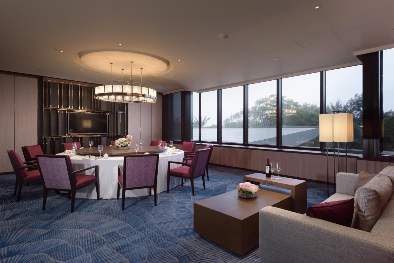 Отель Crowne Plaza Tainan By Ihg Экстерьер фото The Club at The Landmark, Hong Kong