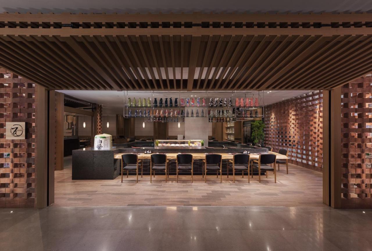 Отель Crowne Plaza Tainan By Ihg Экстерьер фото The interior of the restaurant