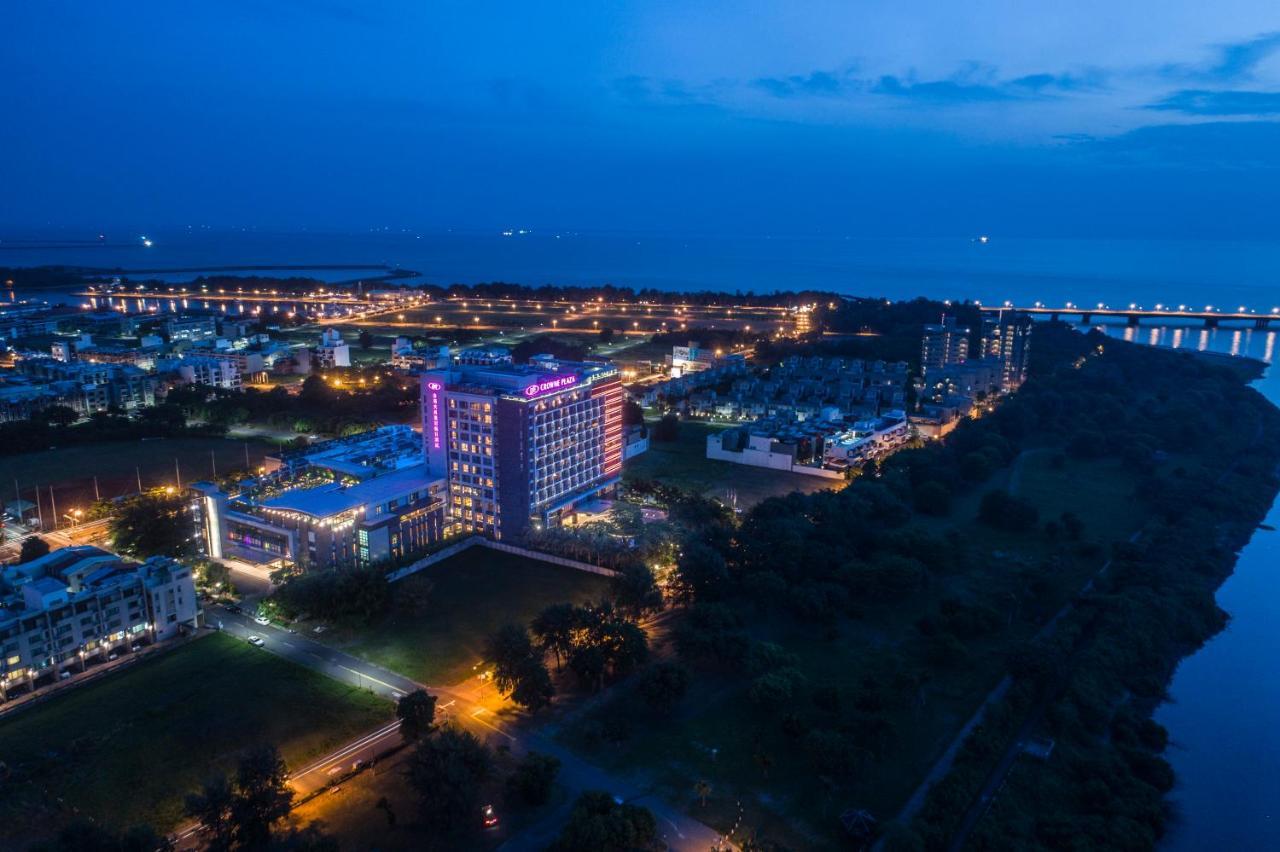Отель Crowne Plaza Tainan By Ihg Экстерьер фото Aerial view of the hotel