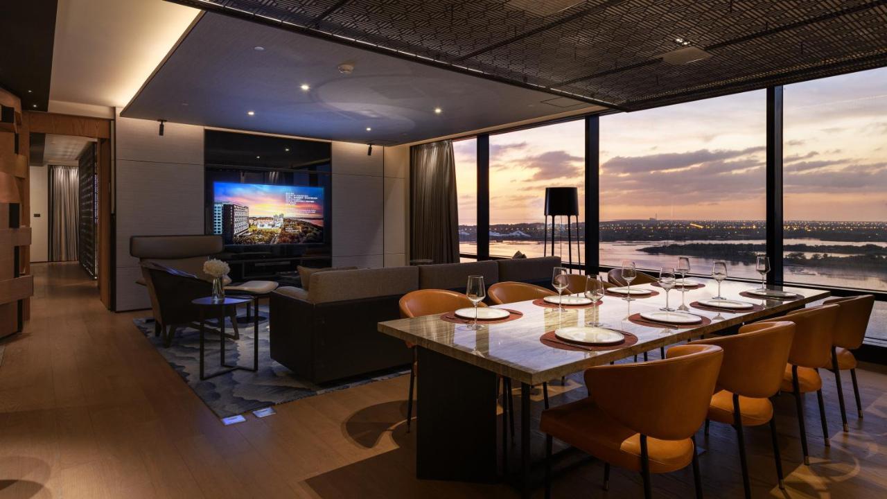 Отель Crowne Plaza Tainan By Ihg Экстерьер фото The 360° Sky Lounge