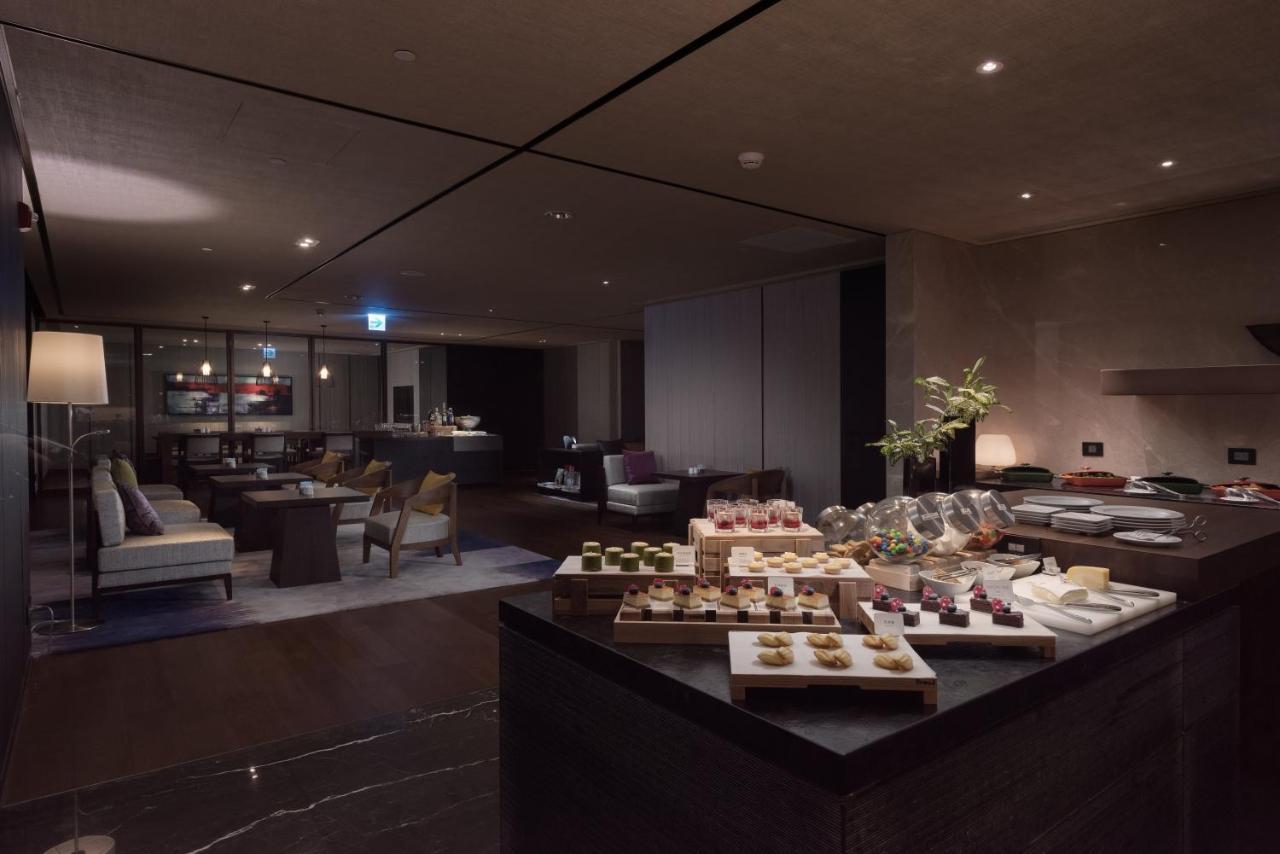 Отель Crowne Plaza Tainan By Ihg Экстерьер фото The lounge at the airport