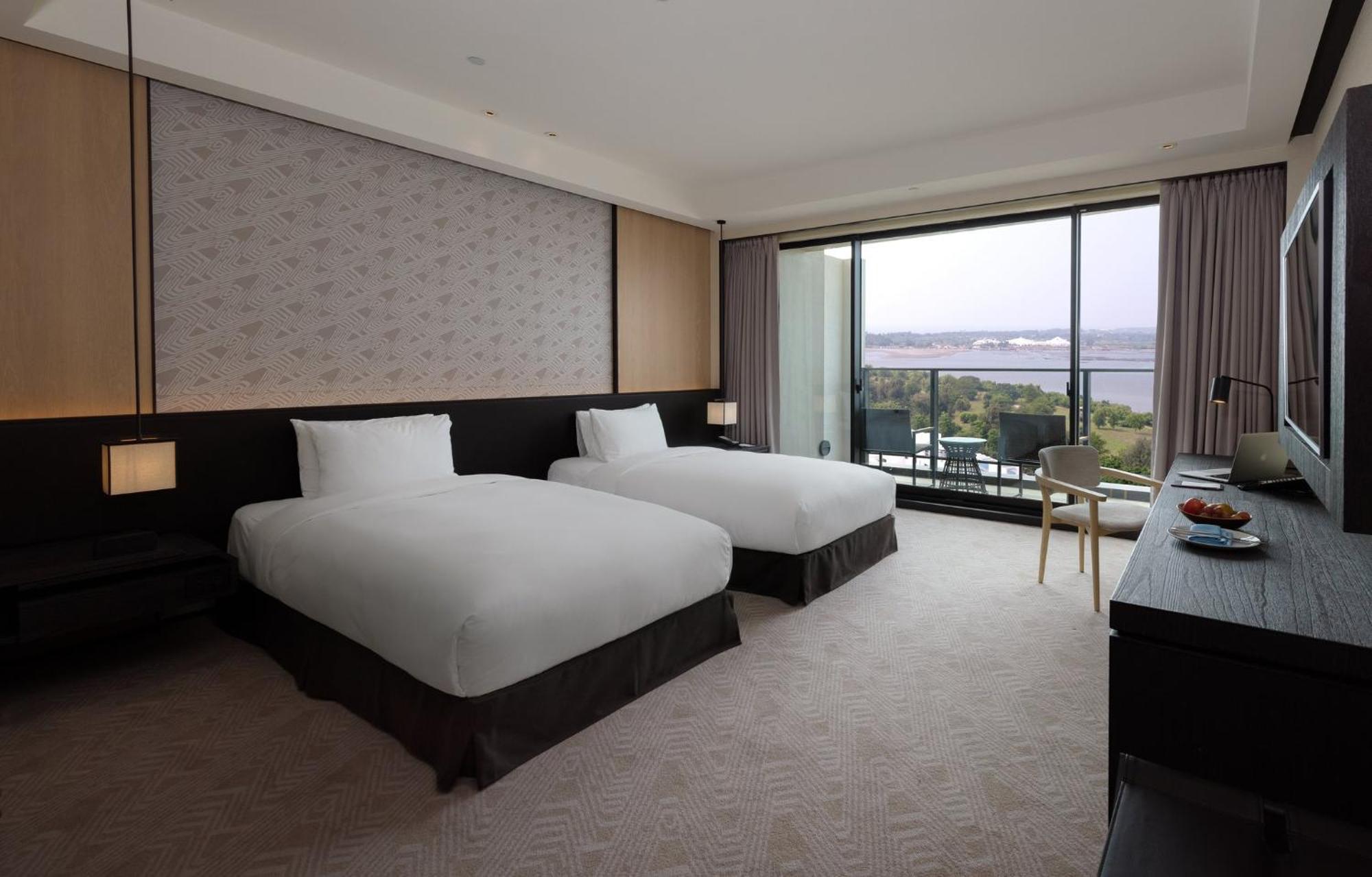 Отель Crowne Plaza Tainan By Ihg Экстерьер фото Deluxe Room