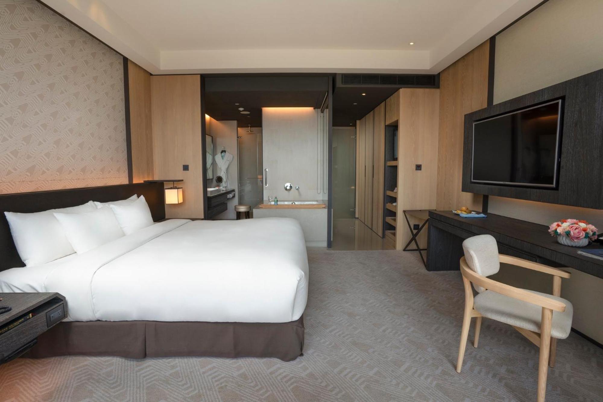 Отель Crowne Plaza Tainan By Ihg Экстерьер фото Deluxe Room