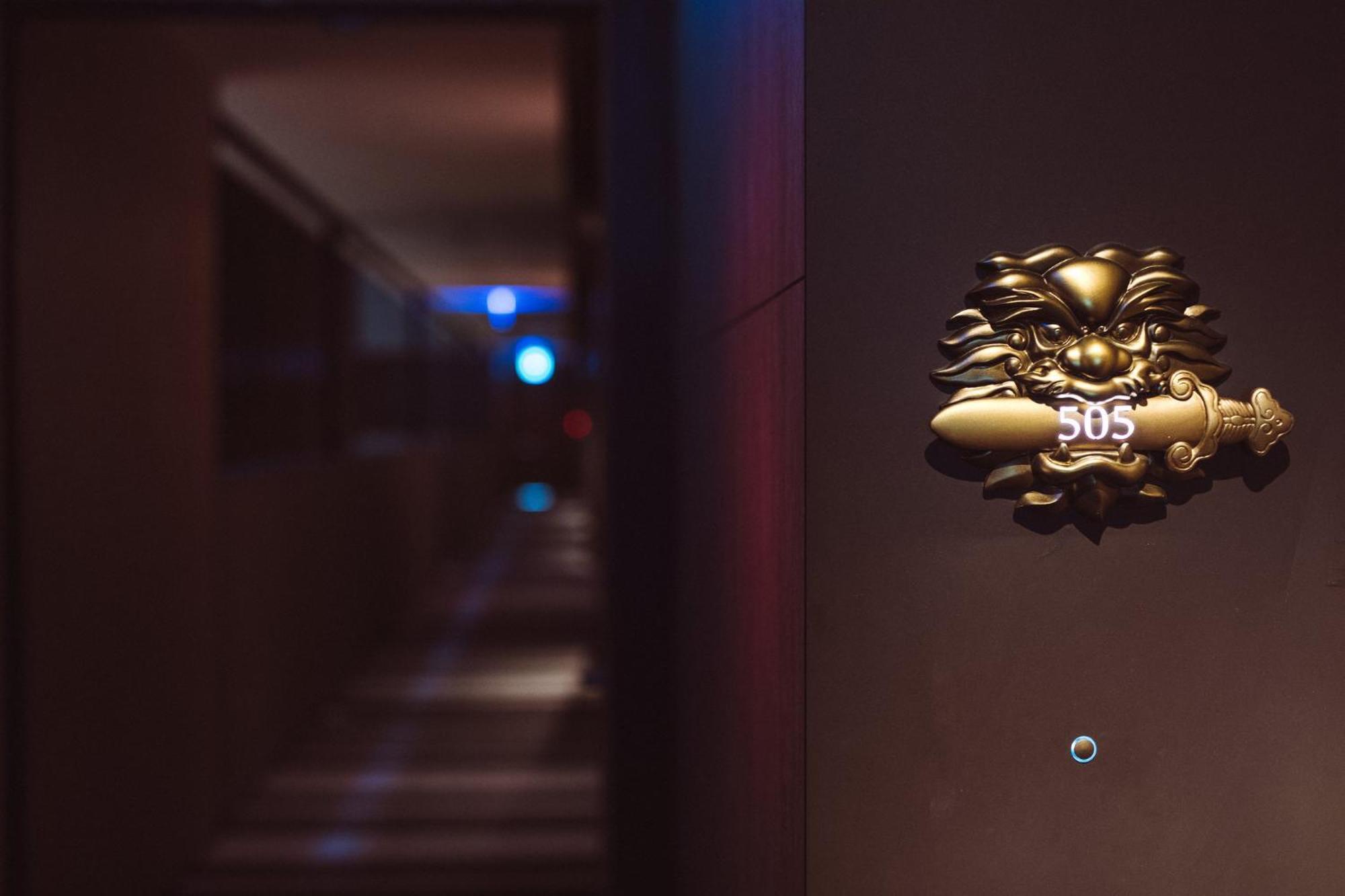 Отель Crowne Plaza Tainan By Ihg Экстерьер фото A room in the hotel