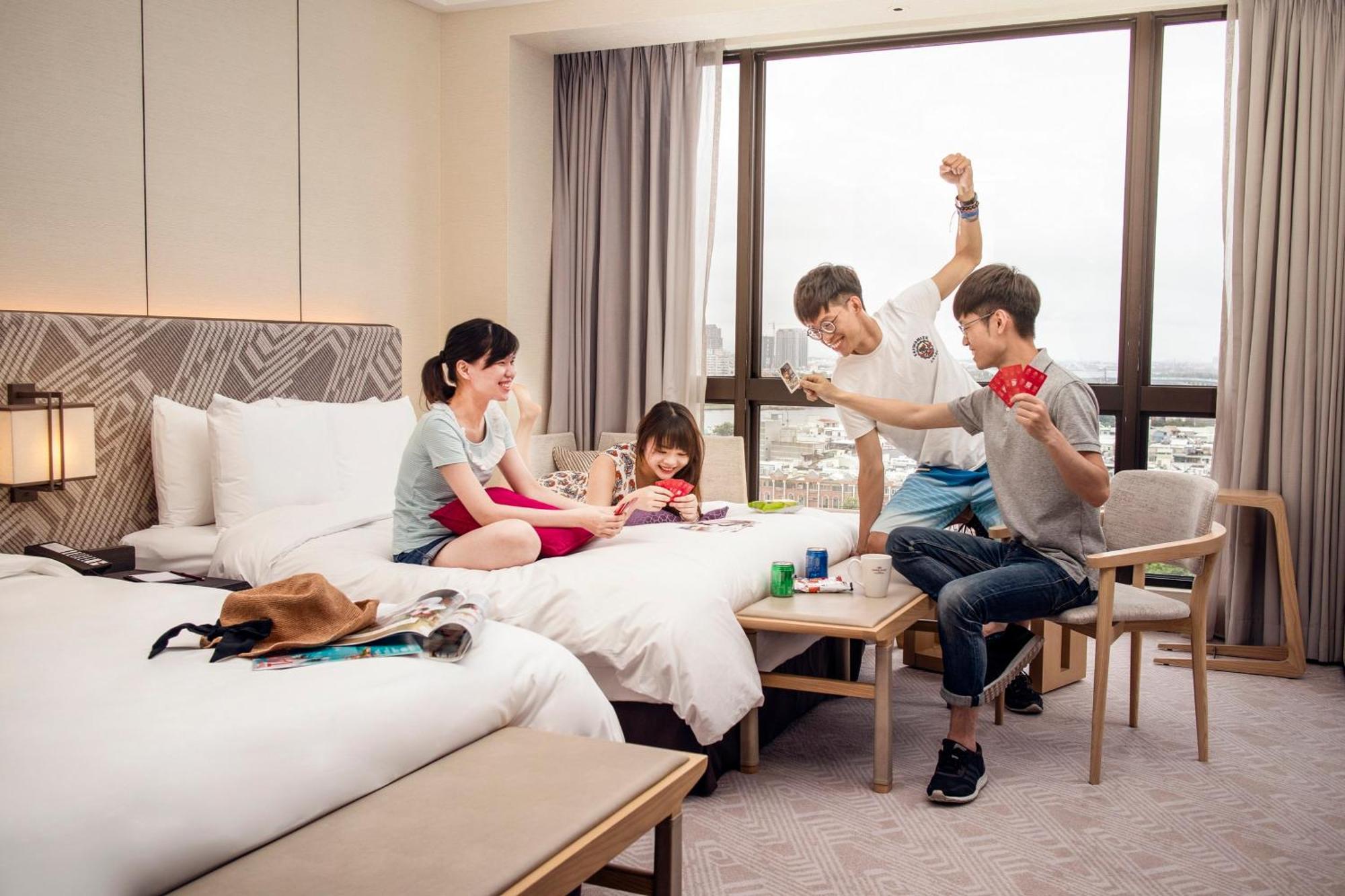 Отель Crowne Plaza Tainan By Ihg Экстерьер фото Family room