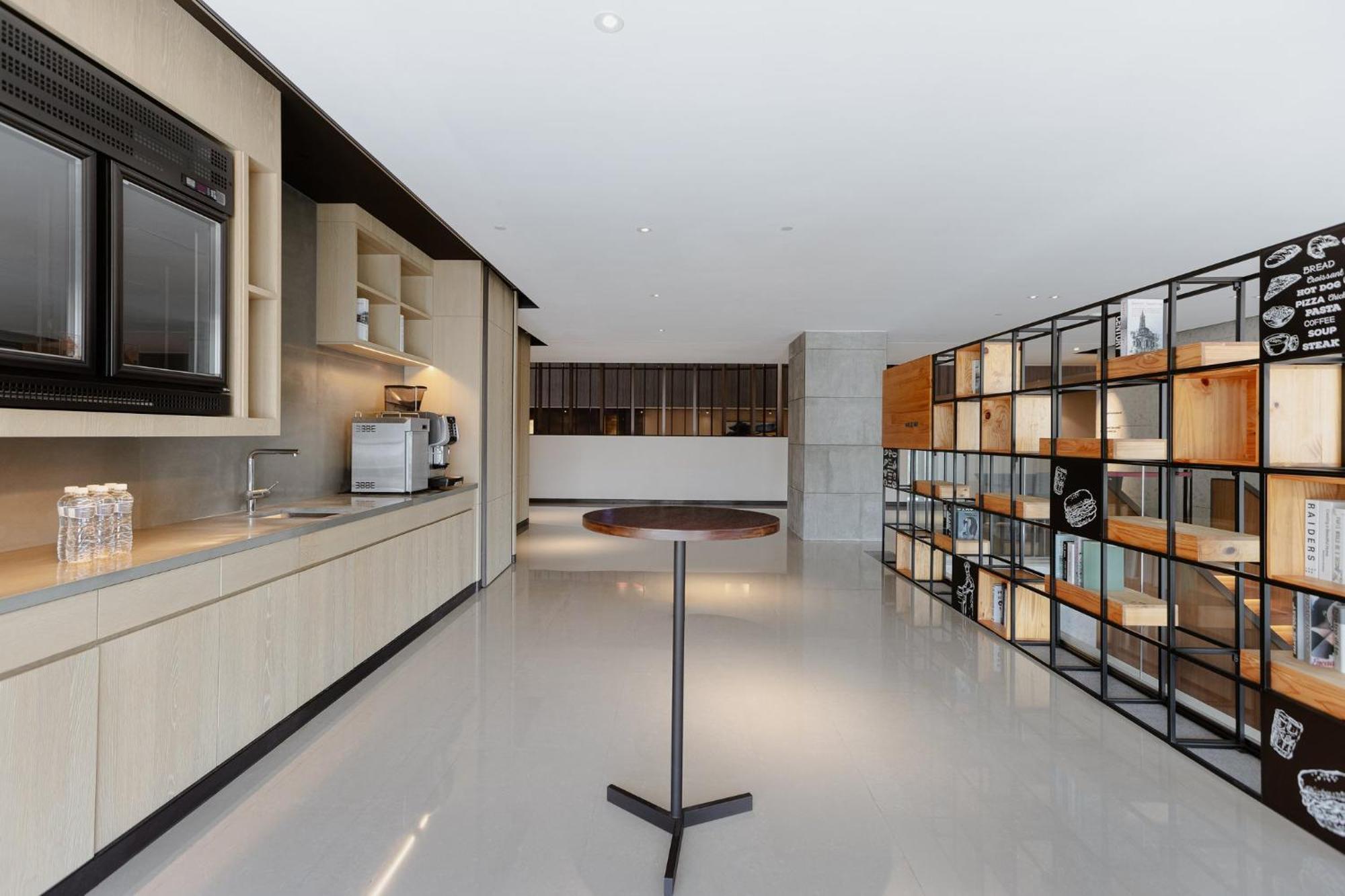 Отель Crowne Plaza Tainan By Ihg Экстерьер фото The kitchen