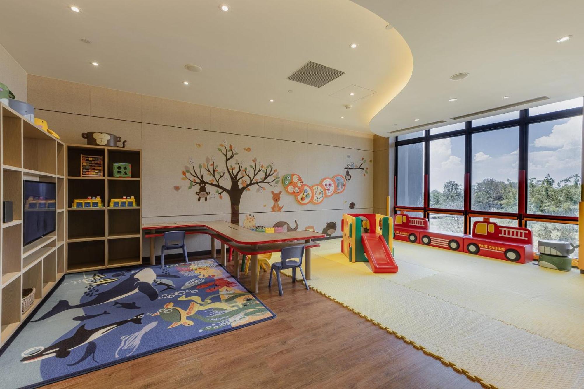 Отель Crowne Plaza Tainan By Ihg Экстерьер фото Children's Hospital