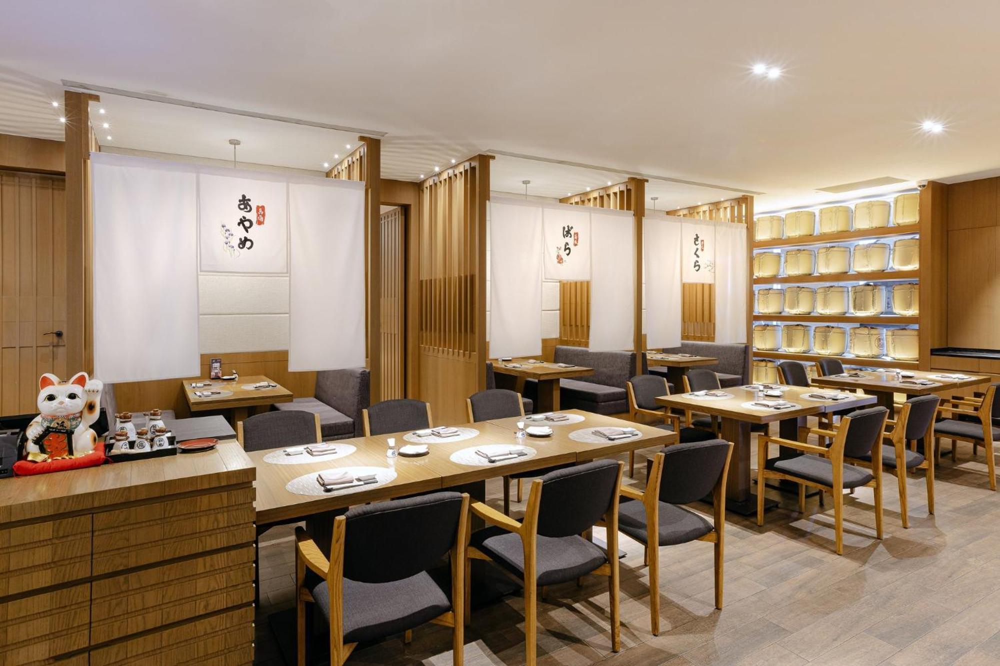 Отель Crowne Plaza Tainan By Ihg Экстерьер фото Interior of a restaurant in Hong Kong