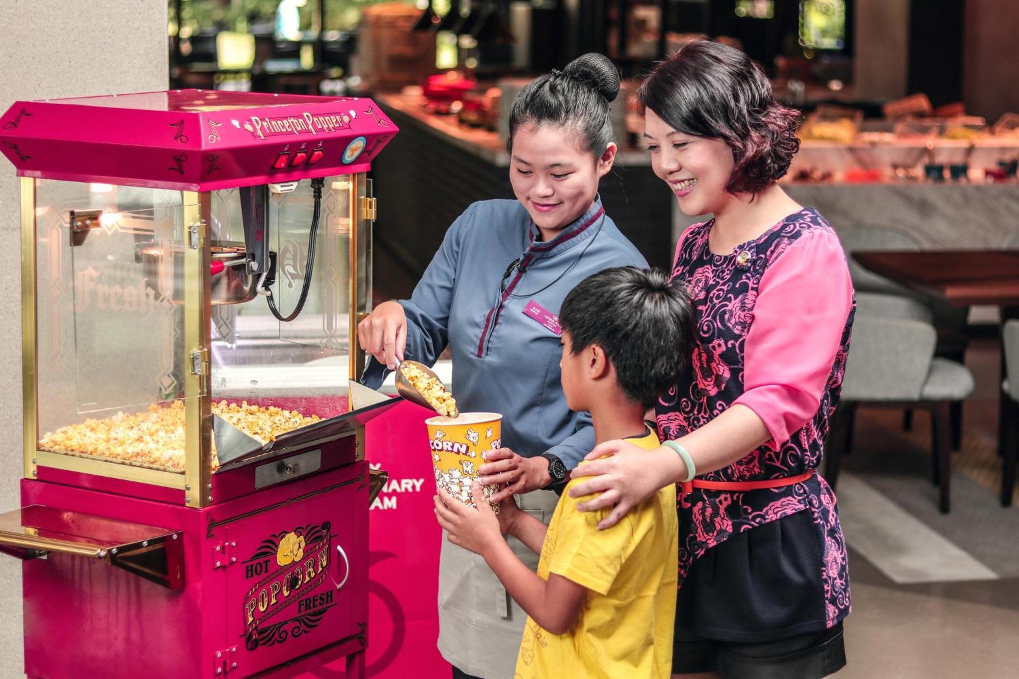 Отель Crowne Plaza Tainan By Ihg Экстерьер фото A popcorn machine