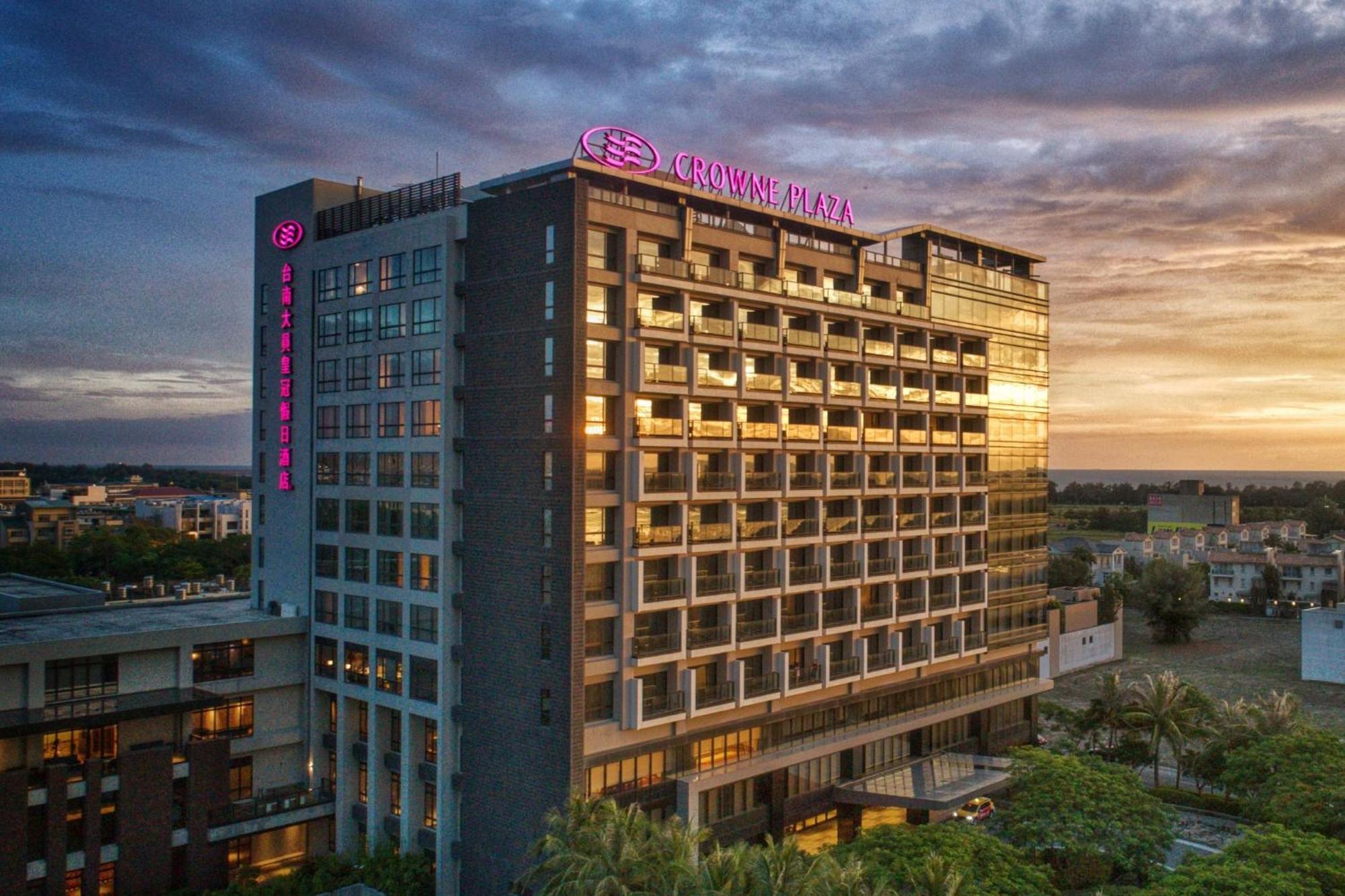 Отель Crowne Plaza Tainan By Ihg Экстерьер фото